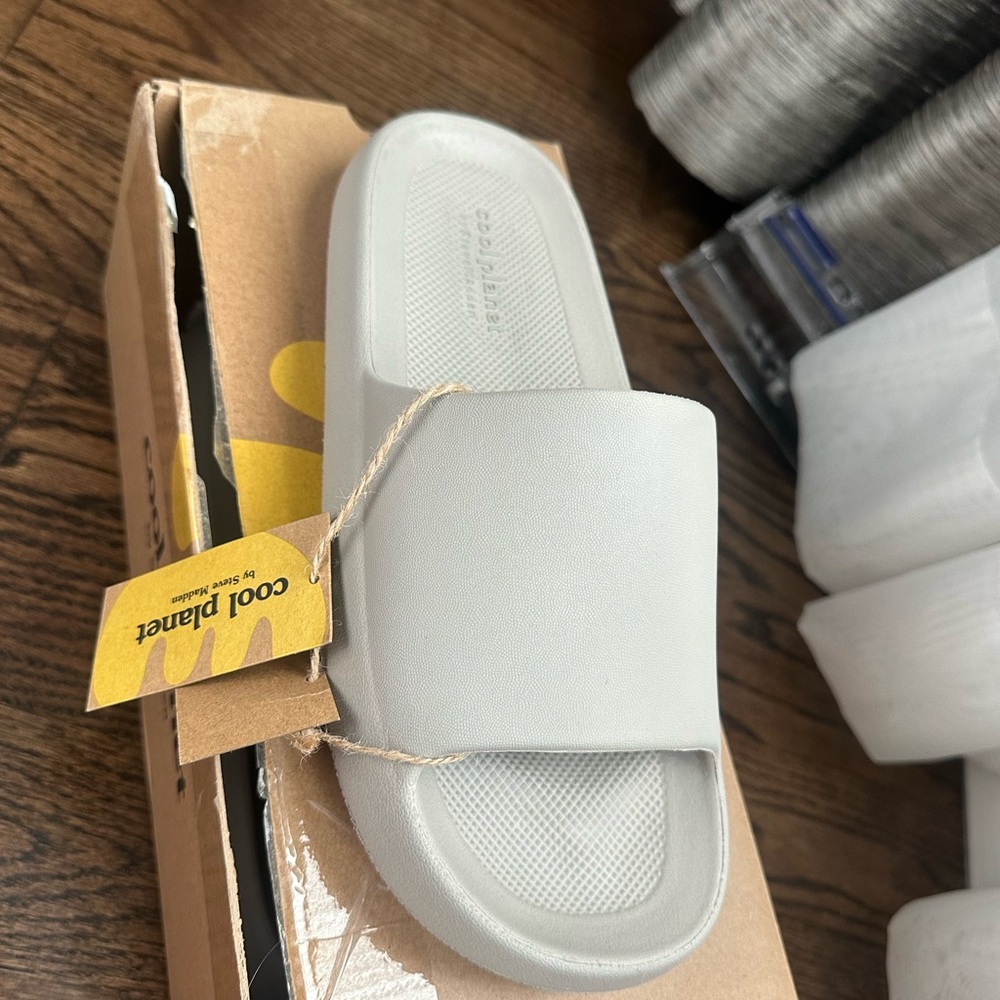 Women's Slide Sandals - Cream SIZE 8